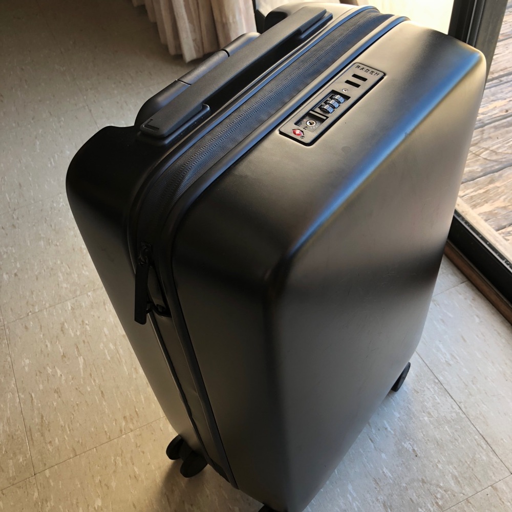 Raden Suitcase - Matte Black